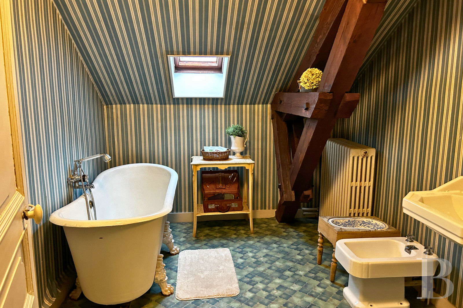 En Saône-et-Loire, au cœur de la ville d’Autun, une demeure d’inspiration palladienne dans un parc de près d’un hectare - photo  n°17